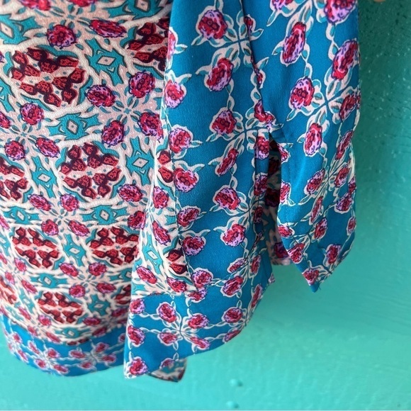 SUNDANCE SILK MIXED PRINT SS TUNIC TOP SIZE SMALL EUC - Picture 4 of 6